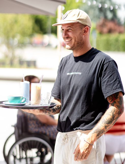 T-shirt noir – We surf coffee